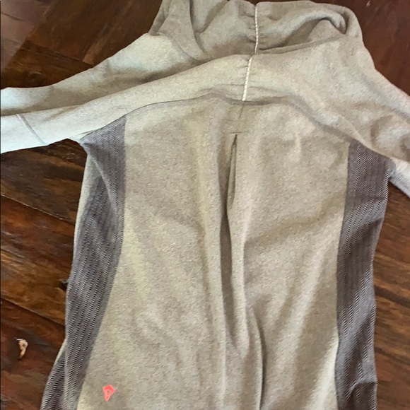 Ivivva Pullover Size 12 - Picture 2 of 3